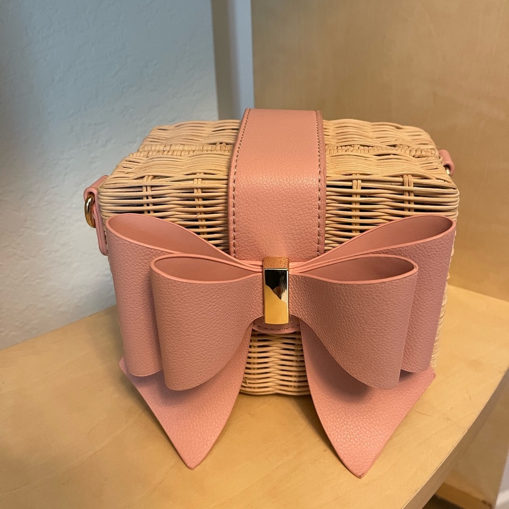 Cute, smaller size purse, like new (wicker) simulated leather, fabric.